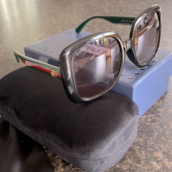 Like New GUCCI square sunglasses - Picture 1 of 11